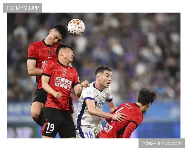 成都蓉城客场2-1逆转天津津门虎豪取九连胜，提前三轮锁定半程冠军